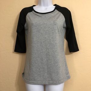 Black & gray raglan shirt.